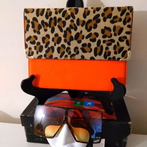 Leopard Diva ( purse & e sun glasses )